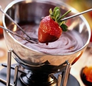 Шоколадное фондю,романтика,десерт,14 февраля,день святого валентина,шоколад